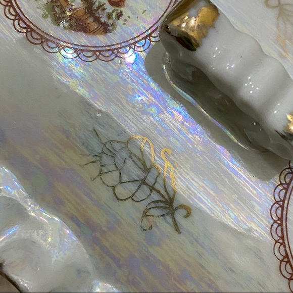 Vintage Victorian Porcelain Footed Jewelry Trinket Box - Picture 10 of 12